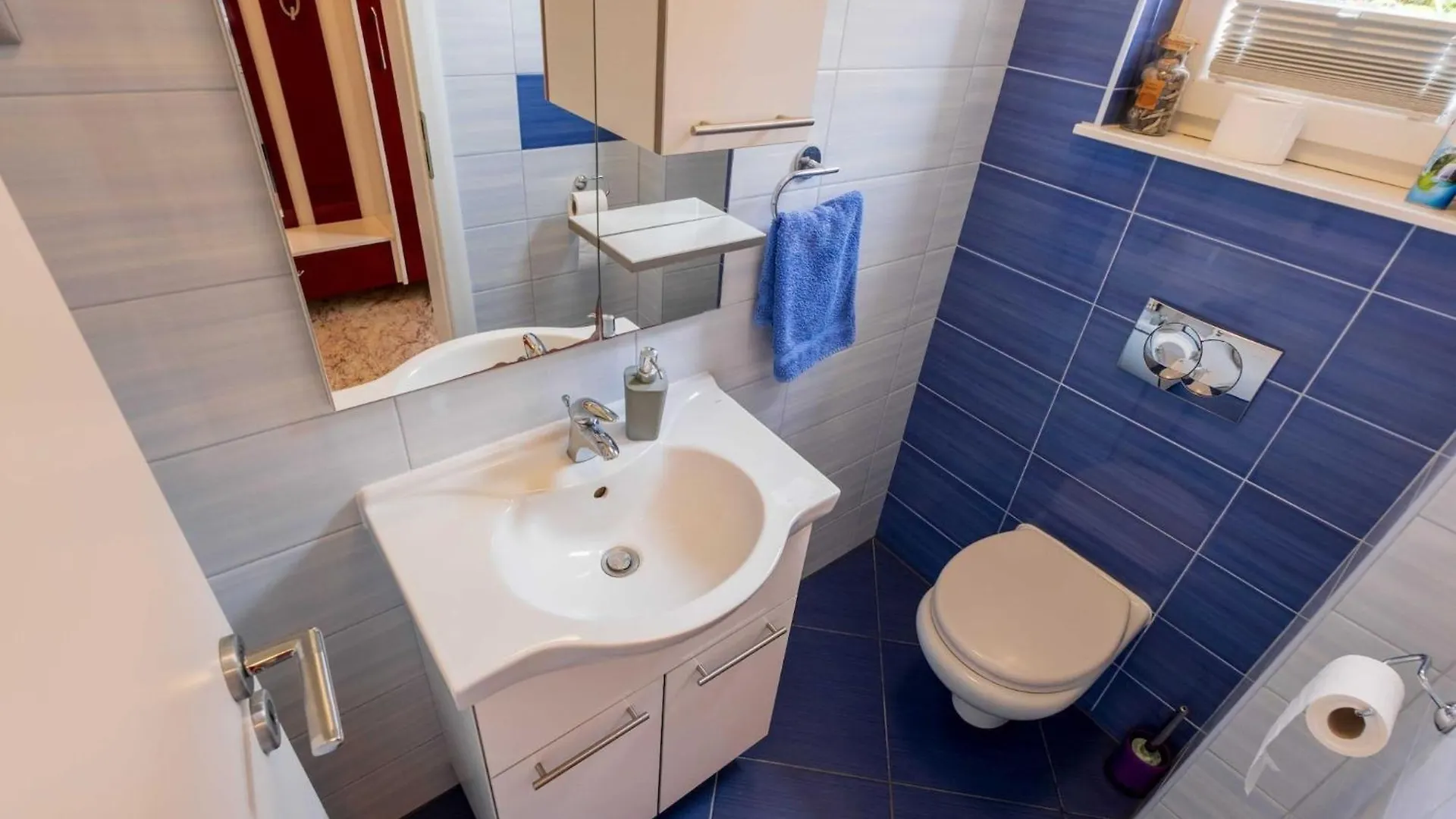 Charming Three Bedroom House Turanj 0*,