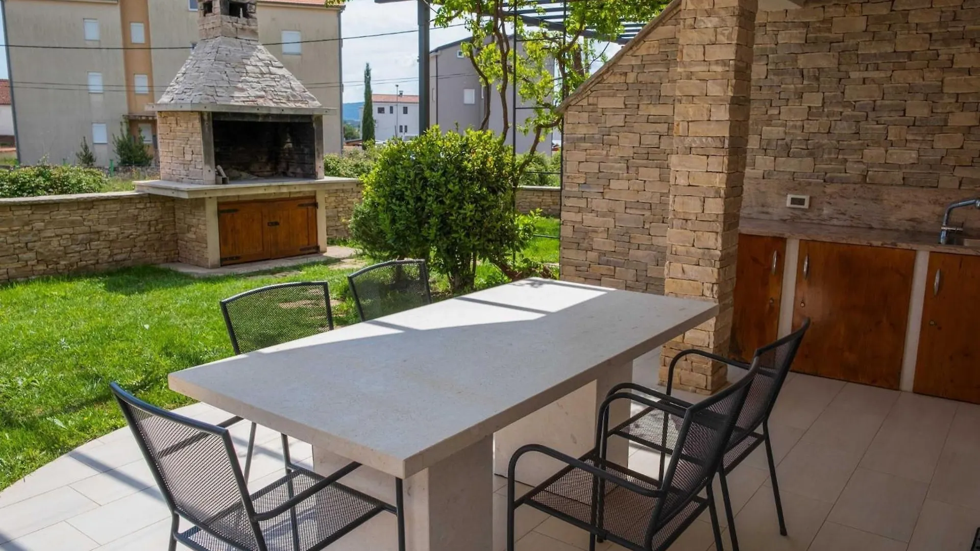 Ferienhaus Charming Three Bedroom House Turanj Kroatien