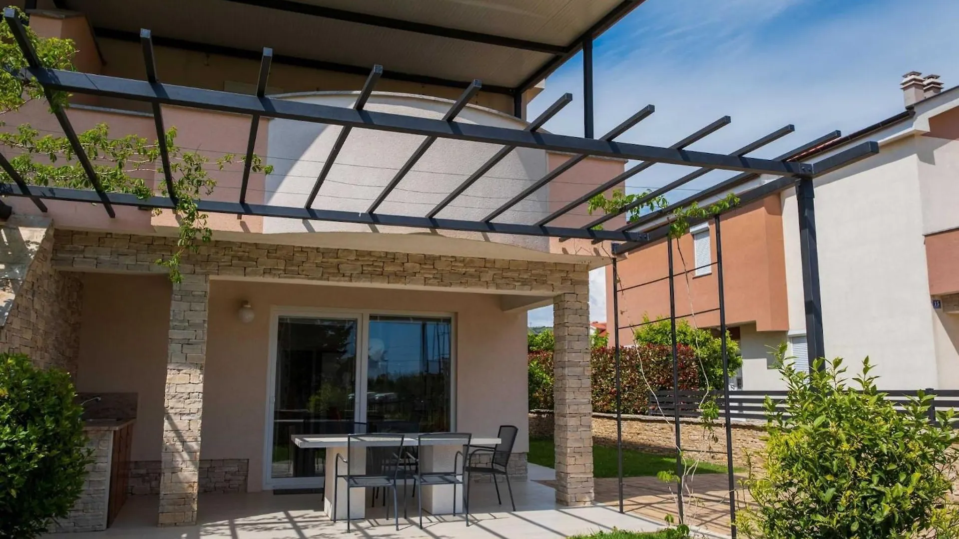 Ferienhaus Charming Three Bedroom House Turanj