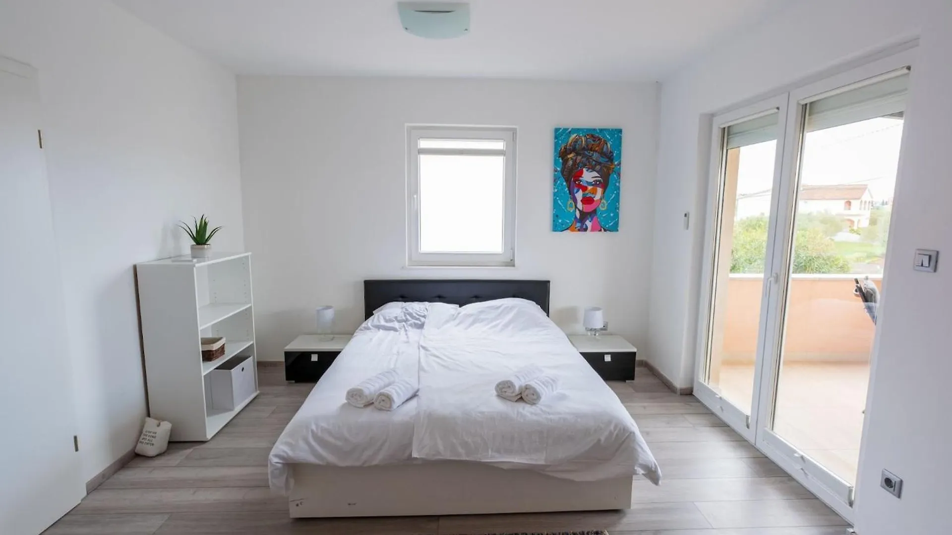 Charming Three Bedroom House Turanj 0*,
